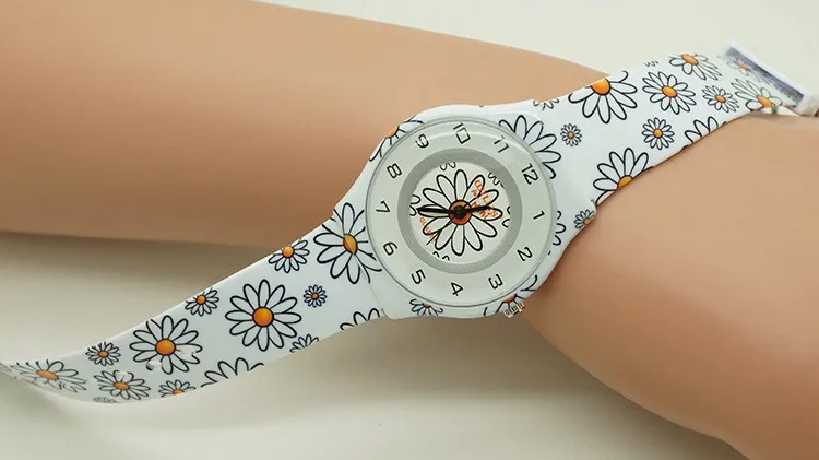 2667453048_677347802