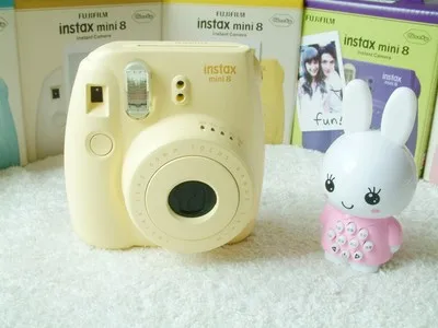 Фотокамера моментальной печати Fujifilm Instax Mini 8 Цвета: красный, розовый, синий, черный, желтый, белый с помощью пленки Instax Mini