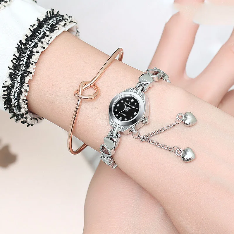

Heart-shaped Bracelet Watch Ladies Models Waterproof Quartz Watch Peach Heart Pendant Ladies Bracelet Watch