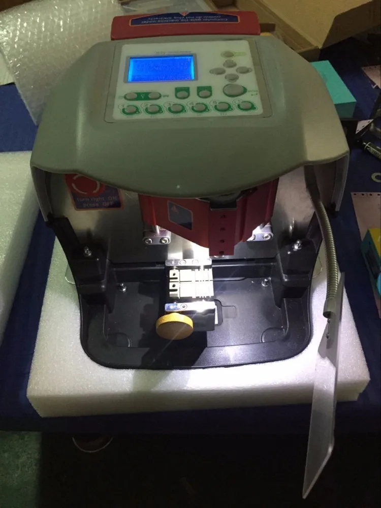 high-quality-Automatic-V8-X6-Key-Cutting-Machine-X6