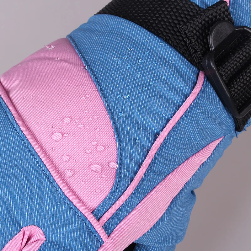 Skiing gloves 6