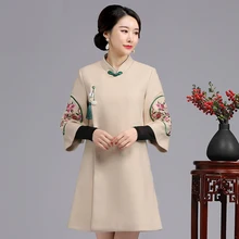 Новинка года для женщин мандарин куртка с воротником Винтаж Улучшенная Женский Тан Топ вышивка цветок пальто кисточкой ручной