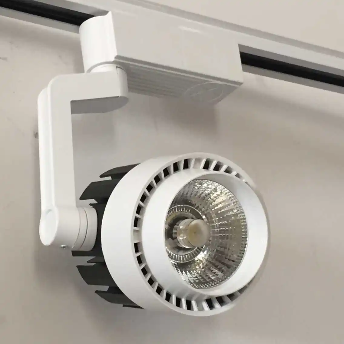 

Free Shipping 10pcs/lot COB 30W Led Spotlight COB LED Track Light 30W Track Lamp Background Wall Tracking 110V/220V/240V