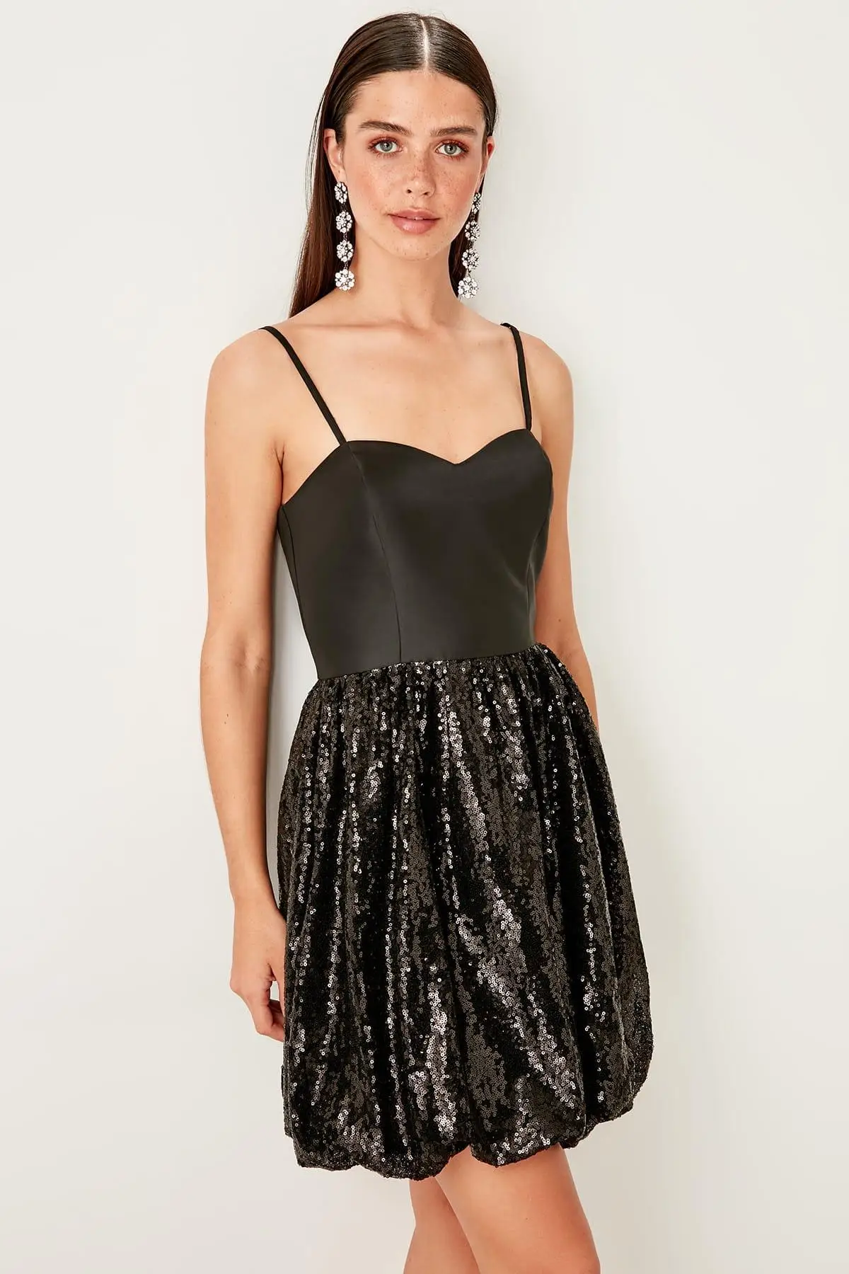 

Trendyol Black Sequined Dress TPRSS19UT0146