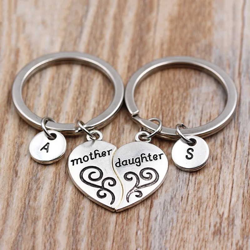 

2019 New Mother & Daughter Two Half Heart Keychain Personalized A To Z Letters Key Chain Keyrings Mother Daughter Gift