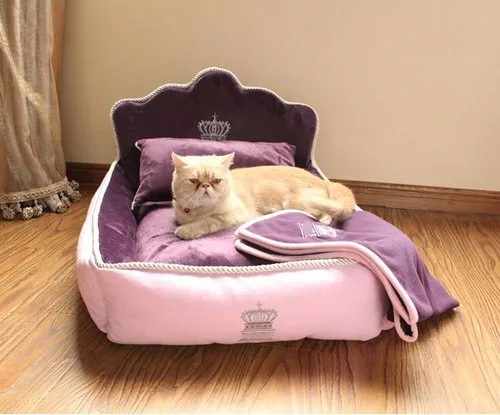 Лежанка pets. Лежанка Pet House Pet Bed. Кровать для кошки. Кот в кроватке. Спальное место для кошки.