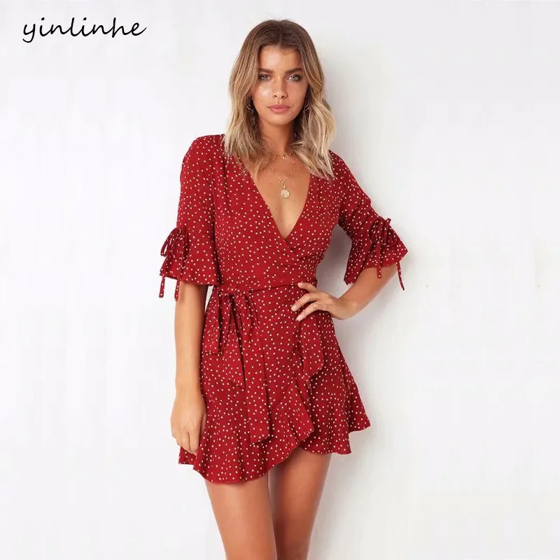 Baratos Yinlinhe rojo Polka Dot vestido de verano de manga corta cuello en V Sexy Wrap vestido ajustado cintura elegante Boho volantes Vestidos mujeres vestido 326