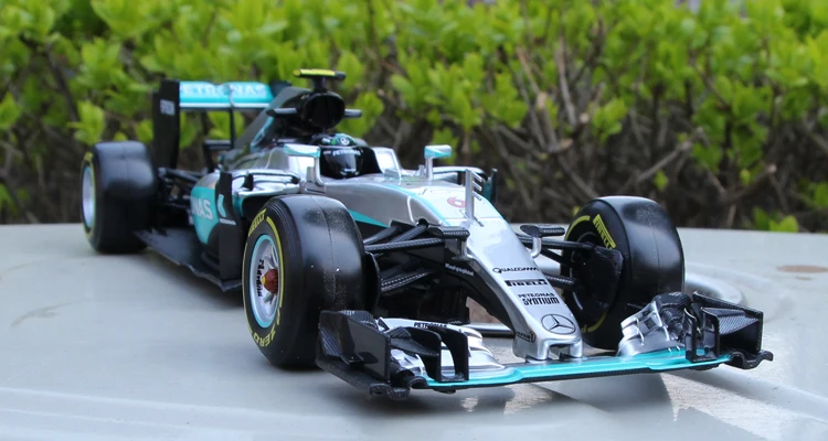 Новинка 1:18 Bburago литье под давлением Mercedes F1 W07 гибридная Металлическая Модель автомобиля игрушки вентиляторы Ограниченная серия автомобиля гамилтон Росберг