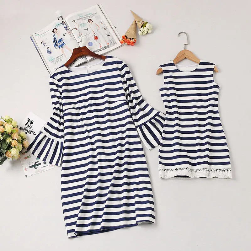

Mother Daughter Dresses Mommy and me Arrival Lose Floral Striped Long Sleeve Dress Family Look Mother and Daughter Clothes D01