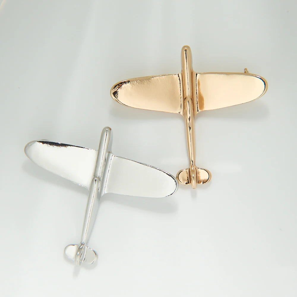 

Creative Airplane Shape Brooch Airbus Badge Special Personality Gift Souvenir for Flight Crew Pilot Aviation Collar Lapel Pin