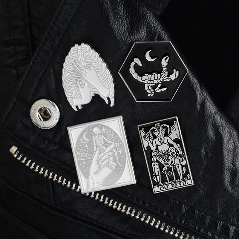 4Pcs/set Punk Devil Scorpion Rib Cage Skeleton Pin Set Badges Brooches Lapel Pin Enamel Pin Backpack Bag Accessories