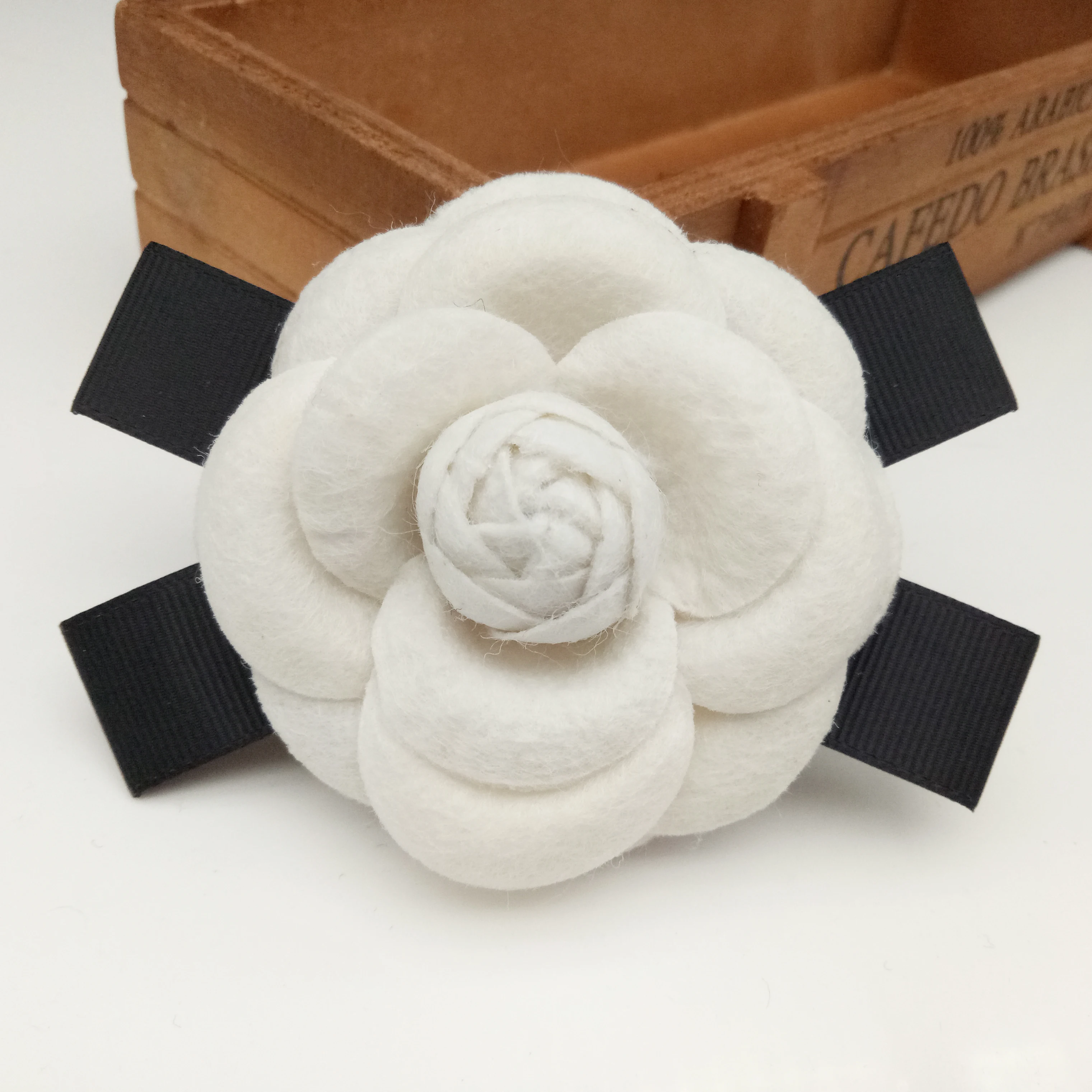 Broch Chanel Negro de en Cuero - 47656066