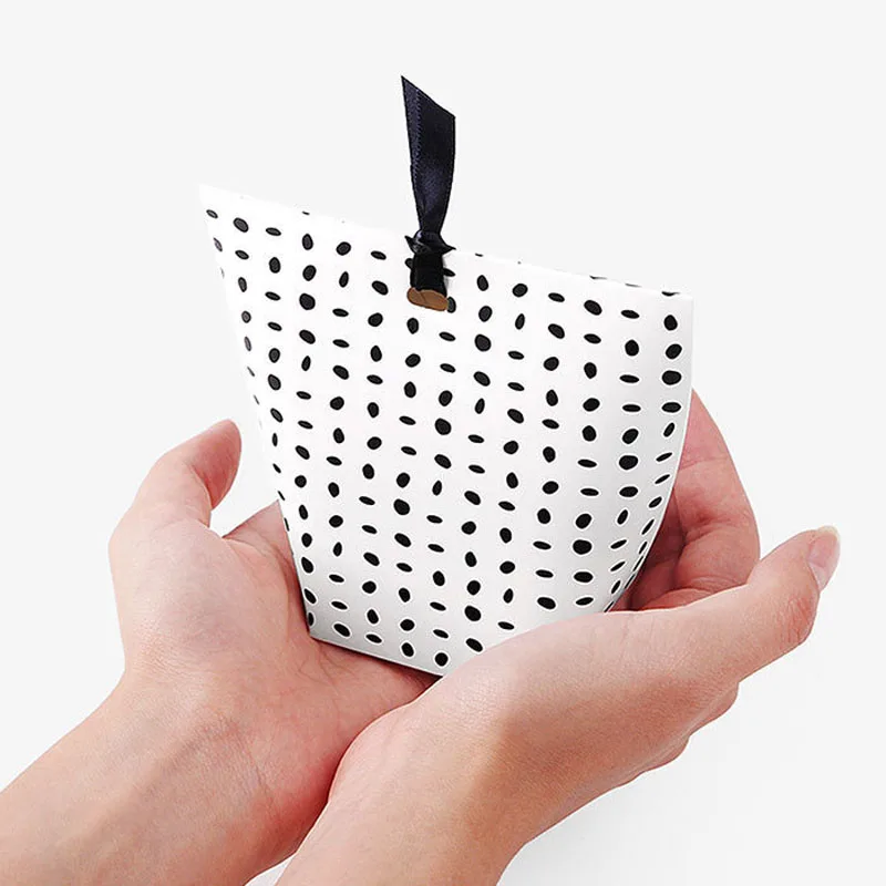 

10pcs/lot Color Drip Printing Candy Box Small Black Spot Hand Wedding Gift Box Kids Party Favor Present Box With Red Ribbon