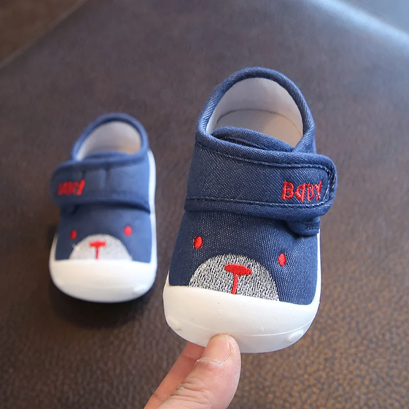 

2018 Newborn Baby Girl 0-2 Years Anti Slip Soft Bottom Princess Crib Embroidered Toddler Baby Shoes One Pair First Walker Shoes