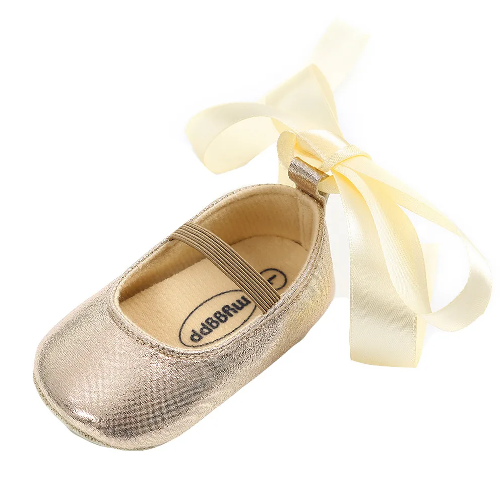 Обувь принцессы для маленьких девочек; модная бандажная обувь для малышей; детская обувь золотого цвета; мокасины на мягкой подошве