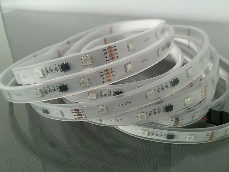 5 м WS2818 rgb светодиодные полосы 30 светодиодов/M 60leds/м 12 В SMD 5050 адресуемые цифровой магнитофон гибкие полоски Белый Черный PCB лампа