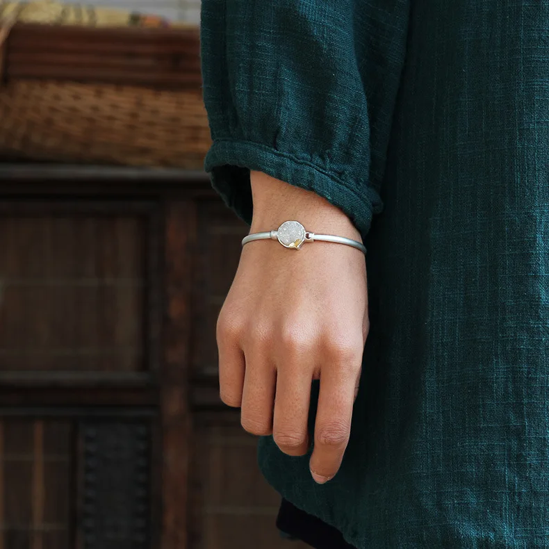 

Natural Crystal Cave Crystal Bud Xiaomiao Opening Creative Pure Silver Bracelet for Women's Literature and Art