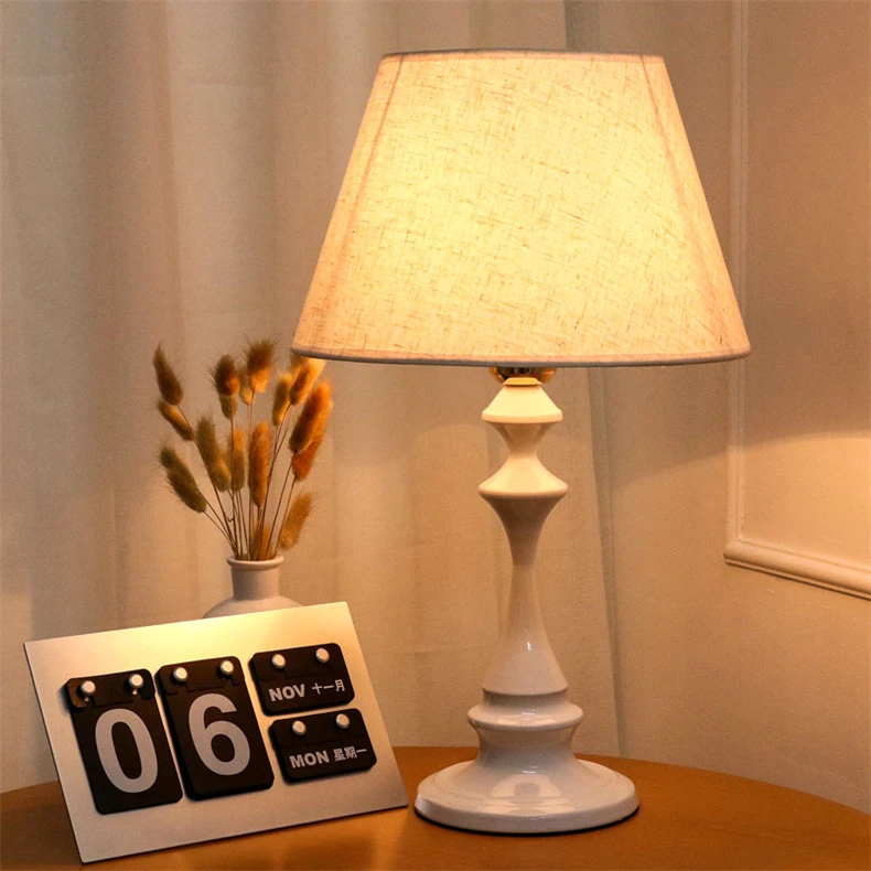Спальня прикроватная настольная лампа Гостиная лампа Современное минималистское освещение для комнаты в общежитии дома деко Арт-Деко светодиодные лампы для письменного стола