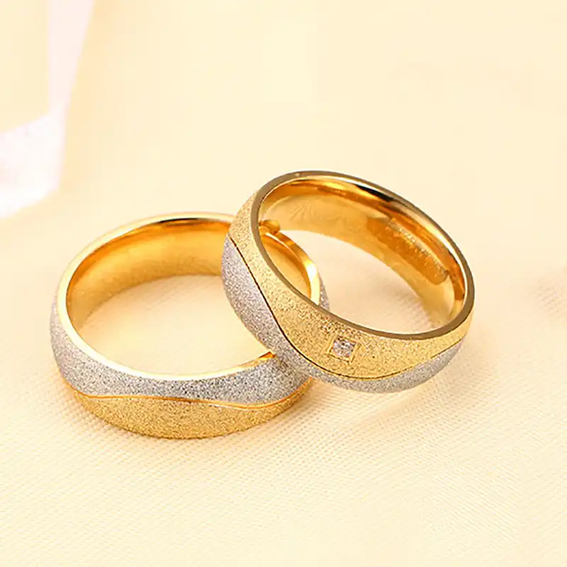 Artistic Name Engraved Gold Couple Rings