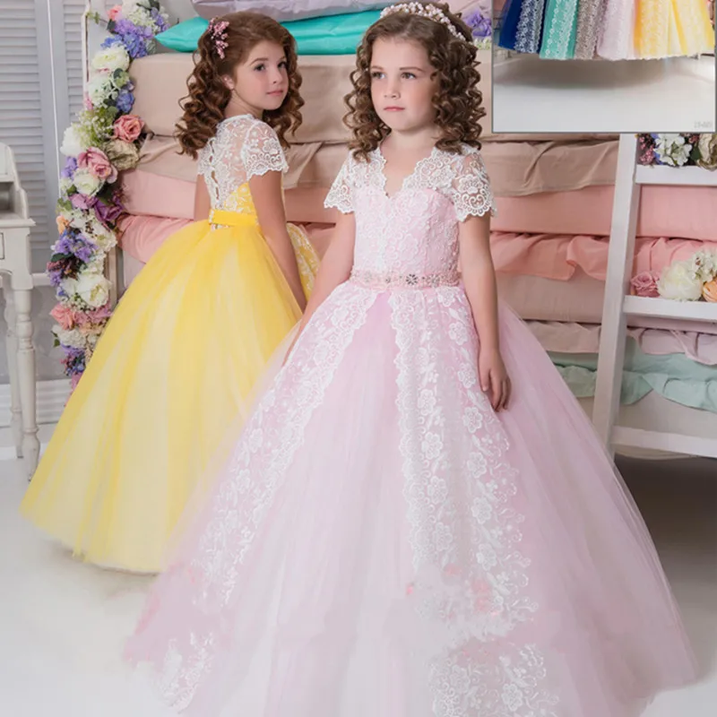 

Lovely Little Girls Birthday Dress Flower Girl Dresses Short Sleeves Ball Gown Button Applique Lace First Communion Gowns