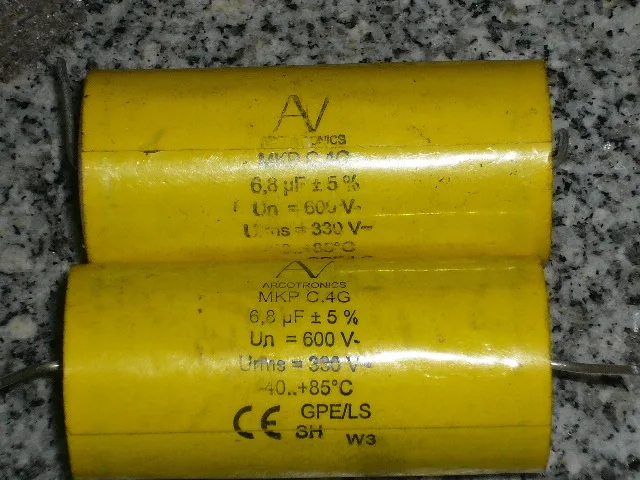 

[SA]Italy C4GMKP series of copper foot AV enthusiast axial 6.8UF600V volume 27 * 57 in stock wholesale--10pcs/lot