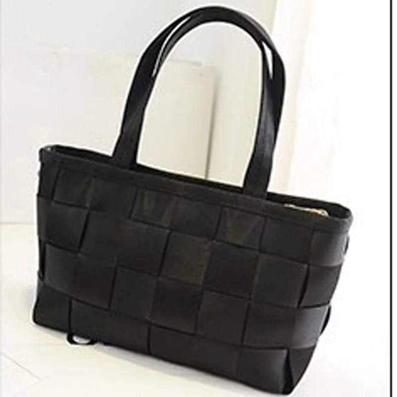 Us 28 5 25 Off 31x22x11cm Comely Checkerboard Woven Polyester Seat Belt Women S Fashion Tote Handbag Woman Streamline Seatbelt Satchel Purse In