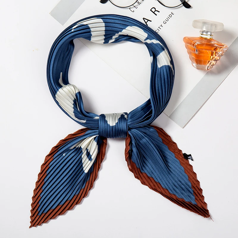 

2019 Designer Silk Crinkle Scarf Square for Women Letter Print Lady Pleated Hair Neck Scarfs Female Satin Neckerchief Tie
