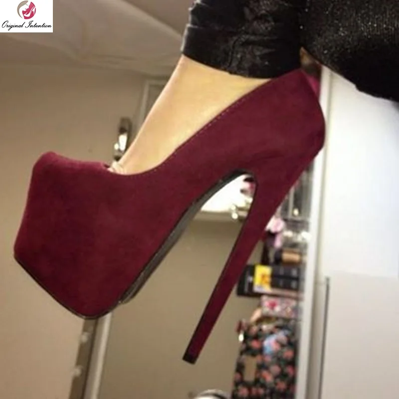 red pumps round toe