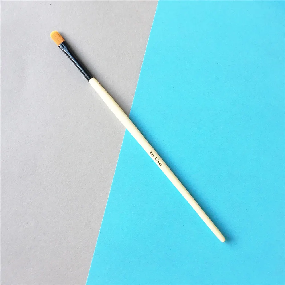 BOBBI BROWN Eye Liner Brush _ 1