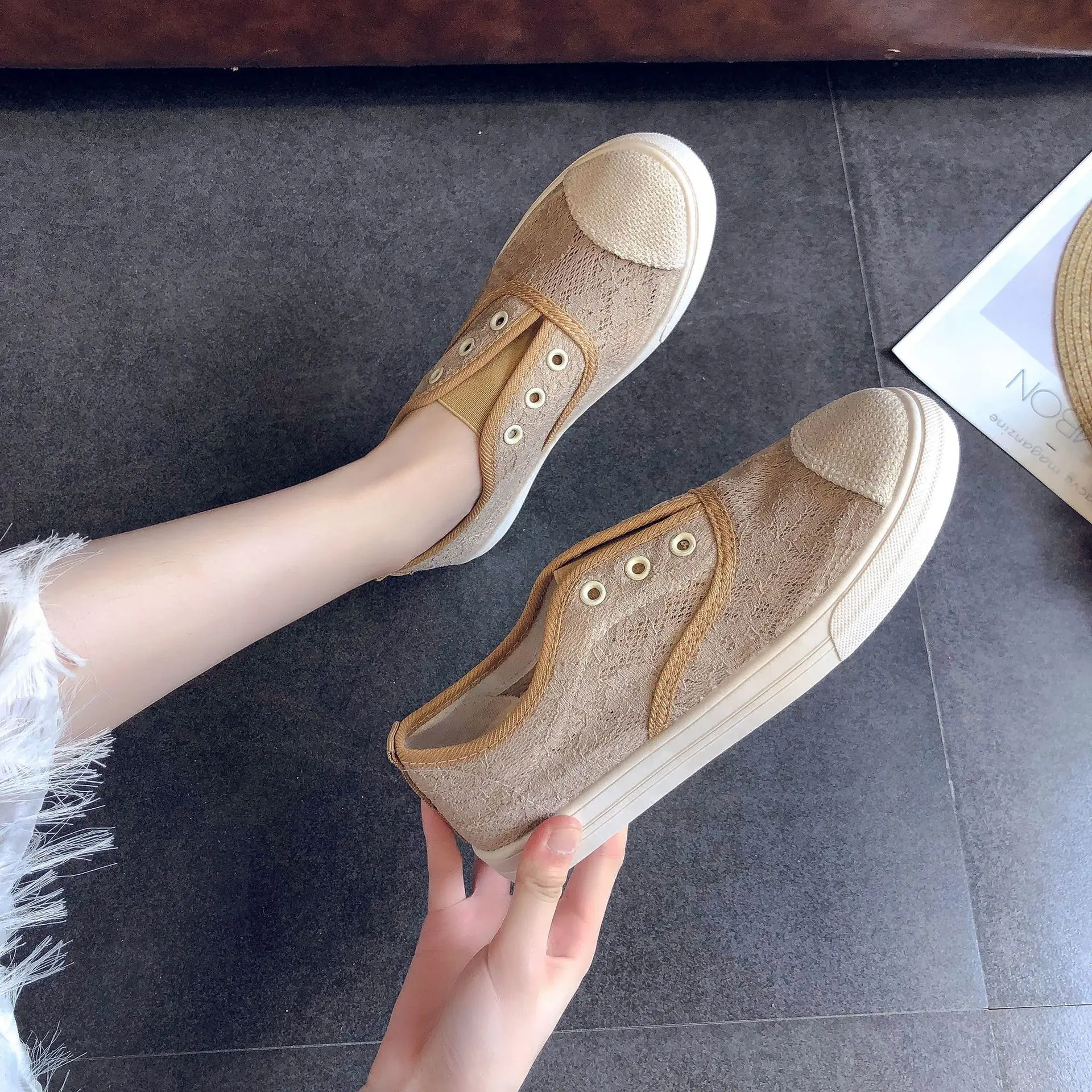

2019 autumn new fashion simple solid color flat shoes women trend bud mesh face breathable casual shoes