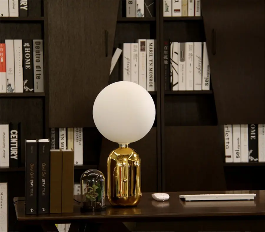 Настольная лампа в скандинавском стиле с белым шаром и золотом, Современная прикроватная лампа для спальни, домашний деко, настольный светильник для деловой комнаты, виллы, кабинета