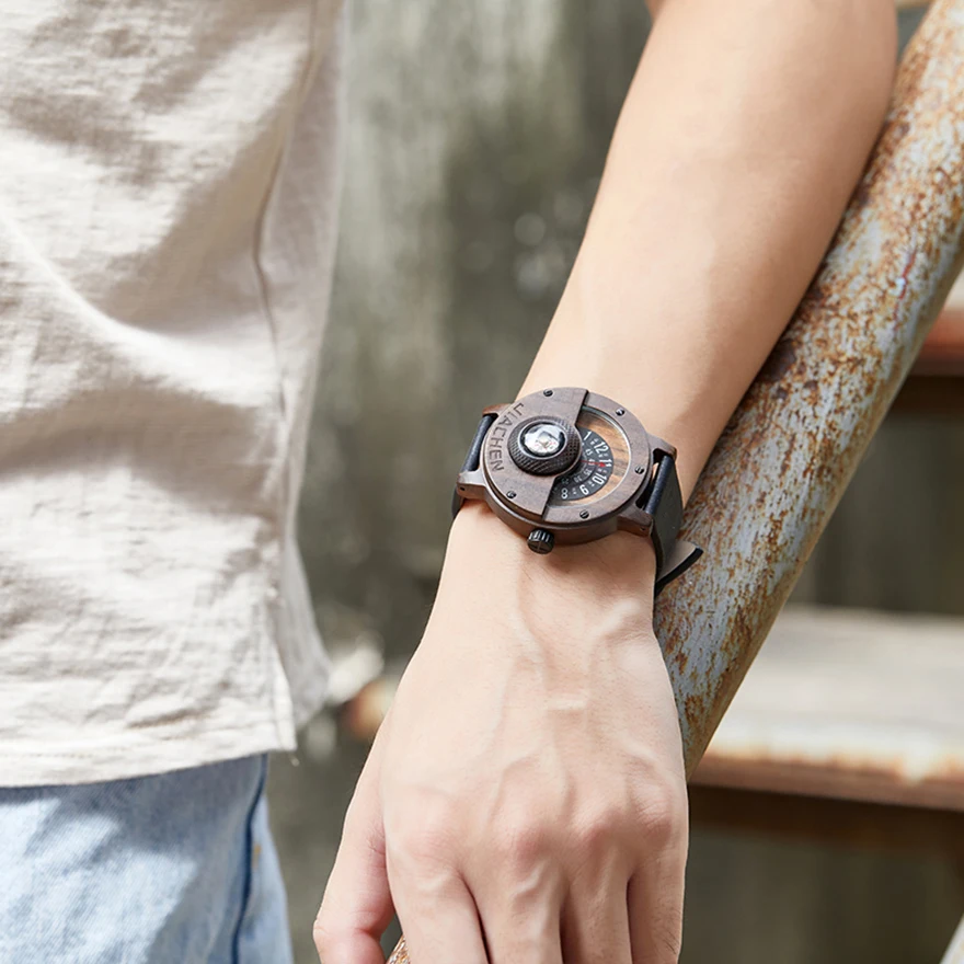 Tanie Unikalny kompas gramofon numer projekt mężczyzna drewniany zegarek mężczyźni brązowy drewno skórzany pasek kreatywny naturalne drewno zegarki Relogio