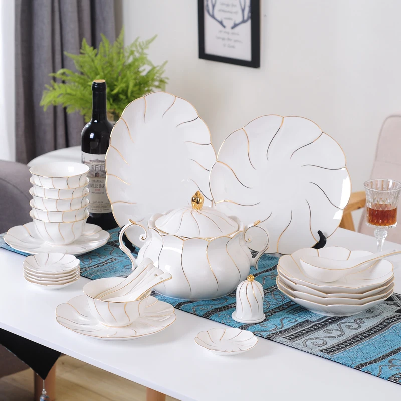 مجموعة أدوات المائدة غرامة العظام الصين طبق عشاء من الخزف مجموعة CoffeeWare مجموعة الأنسجة مربع منفضة سجائر طقم فناجين قهوة طبق