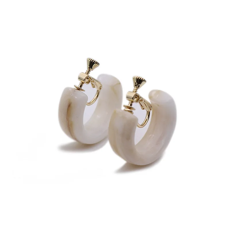 

IGU 2019 hot Top Quality Korean Acrylic Ear Clips Women Girls Classic Multicolor Pattern Ear Clip Earless Earrings Exclusive