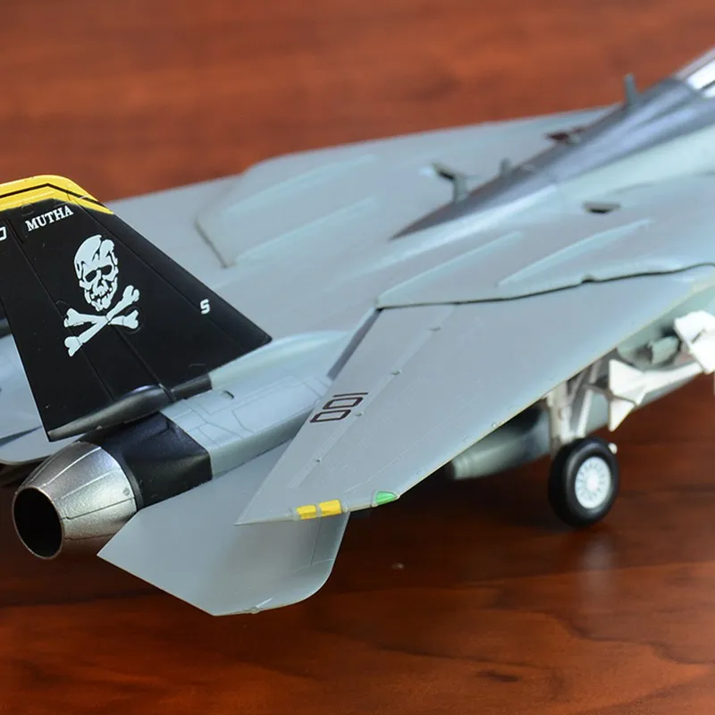 Предназначенная для сборки модель летательного аппарата 1:72|Наборы моделей| |