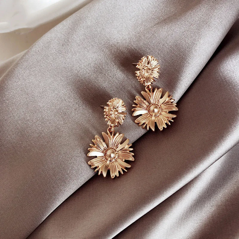 

Trendy Metal Plant Women Dangle Earrings Daisy Flower Eardrop Bohemian Drop Earrings Jewelry Earrings Statement Earrings