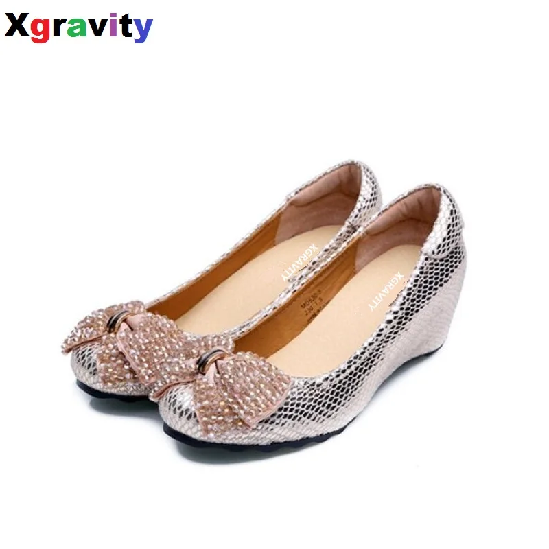 

2018 Summer Autumn Fashion Mid-Heeled Wedge Shoes Round Toe Casual Woman Shoes Crystal Butterfly Knot Shoes Women Footwear C133