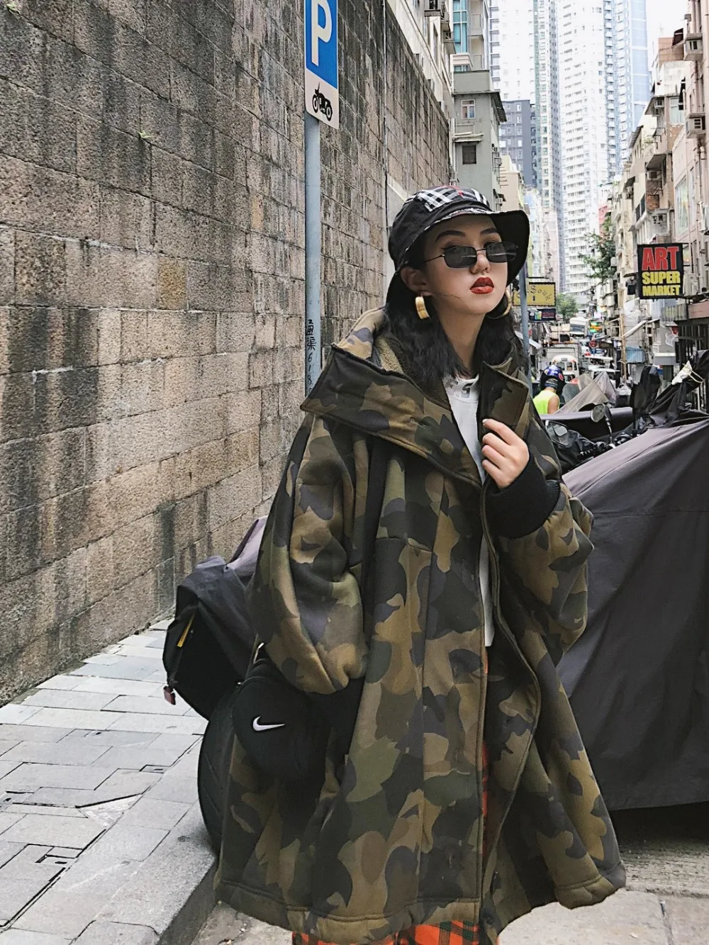 

2018 autumn and winter version of retro camouflage oversize screw bat cuffs single breasted Hooded Fleece Jacket