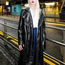 Модные брендовые Куртки из искусственной кожи с имитацией крокодиловой кожи женские уличные стильные тонкие длинные кожаные куртки с поясом wq203