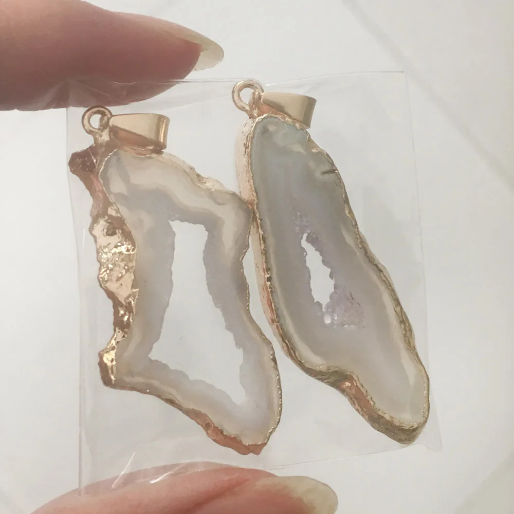 White Натуральный агат фрагмент жеоды кулон Drusy Кристалл кластер кварц, сердолик маятник гальваническим серебряным краем Свадебные украшения - Цвет: White