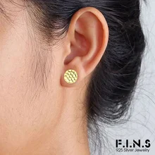 F.I.N.S минималистский 925 Серебряные женские сережки-гвоздики для Для женщин неровный круглые Изящные Ювелирные изделия из серебра серьги золотистого цвета, хорошее ювелирное изделие