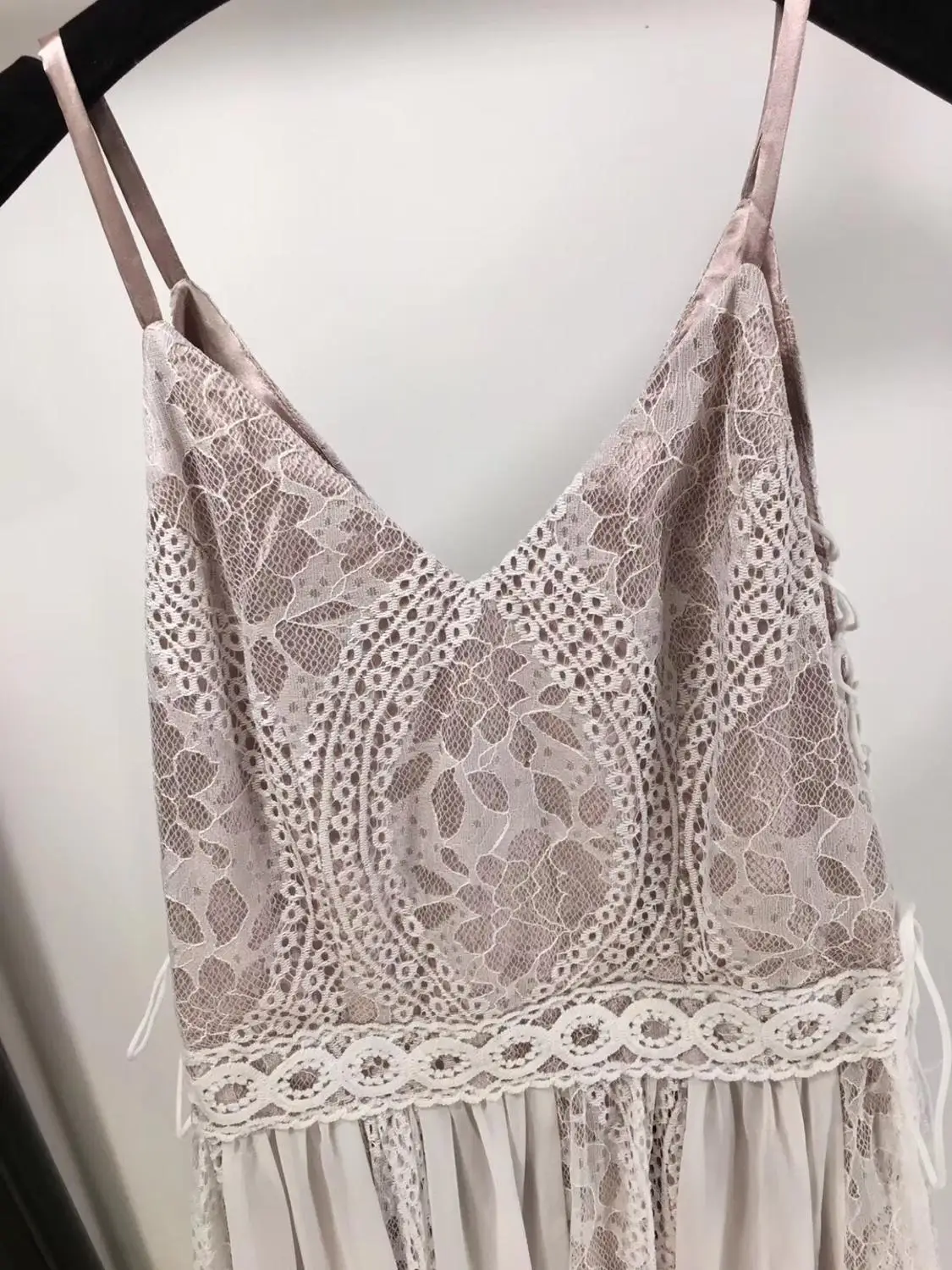 New Arrival Brand Summer Fashion Patchwork Lace Dress Deep V Neck Sexy Backless Spaghetti Strap Hollow Out Long Dresses