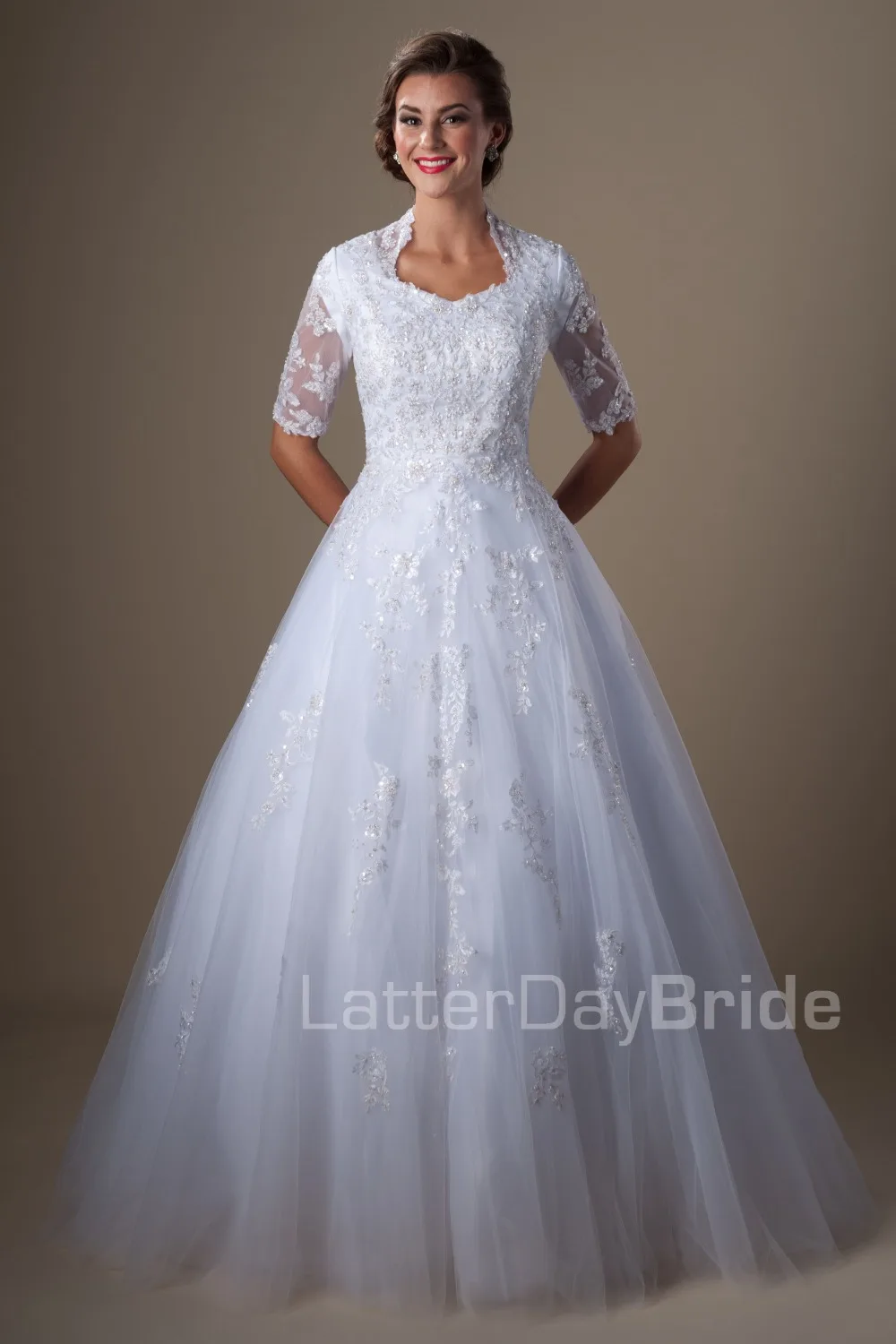 2019 White Ball  Gown  Modest  Wedding  Gown  With Half Sleeve 