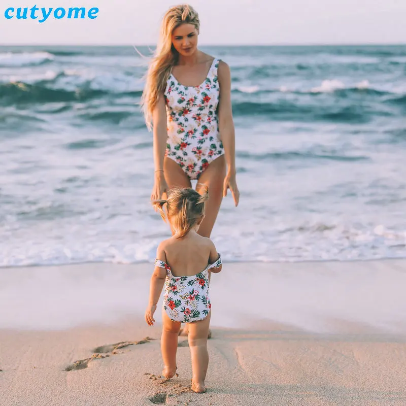 Семейный купальный костюм для мамы и дочки, для женщин и детей цельные купальные костюмы с цветочным рисунком летняя пляжная одежда для мамы и ребенка, одежда для купания