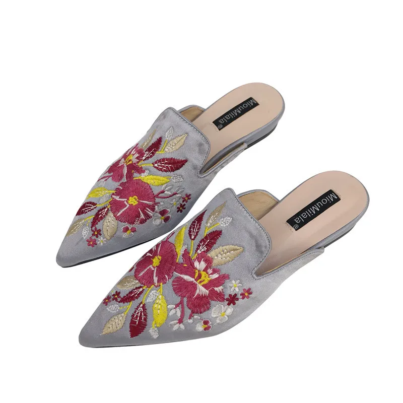 

2019 Gold Velvet Women Mules Embroidery Flower Slippers Pointed Toe Flock Flat Lazy Shoes Moccasins Loafers Loafers Slides