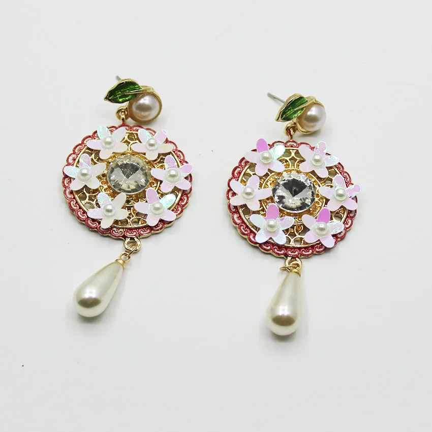 

2018 new Baroque earrings iron flower circle pearl long exaggerated earrings 867