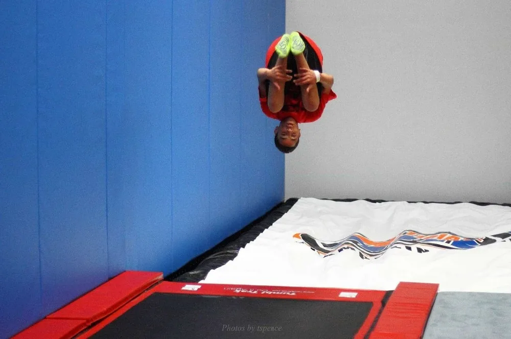 Frontflip-on-the-Foam-Pit-BigAirBag