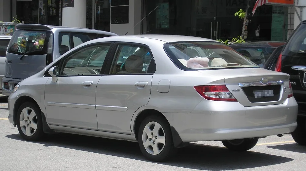 Honda_City_(fourth_generation)_(rear),_Serdang 