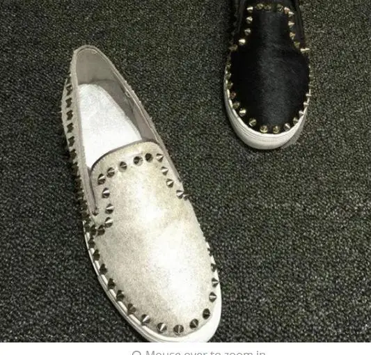 

2018 New fashion flat bottom women's shoes sponge cake round head rivet Lok Fu shoes.