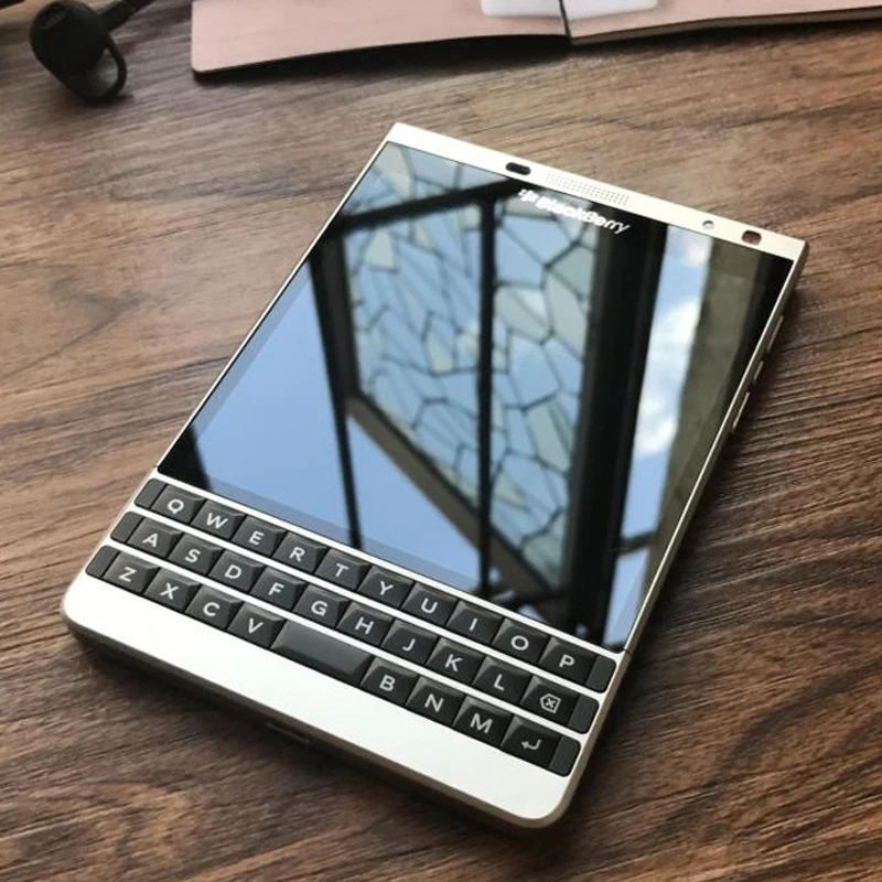 

Original BlackBerry Q30 Passport Silver Edition cell Phone unlocked 3GB RAM 32GB ROM 13MP Camera ,Free DHL-EMS Shipping